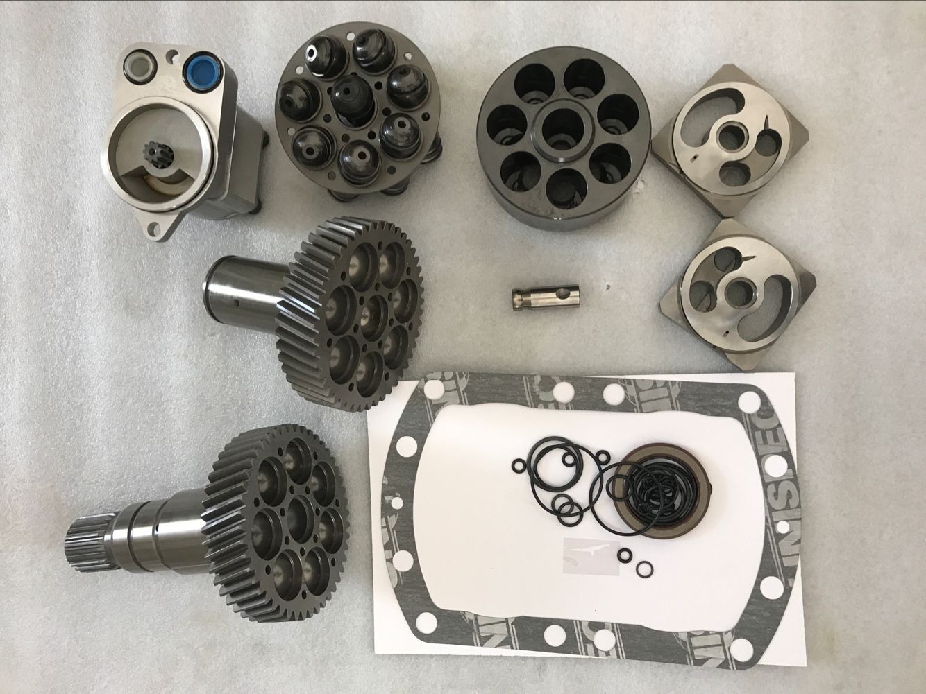  / Daewoo Excavator Hydraulic Pump Parts For Rexroth Uchida A8VO200